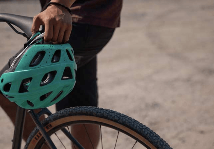 Základné cyklistické vybavenie a oblečenie pre začiatočníkov