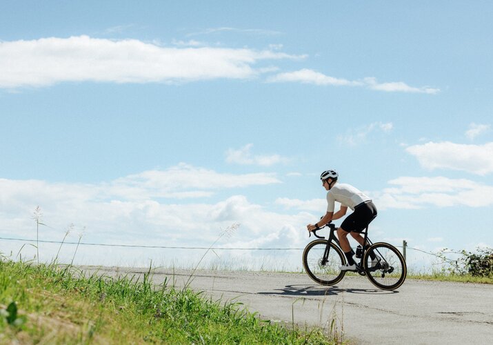 Rady a tipy, ako sa správne pripraviť na dlhé jazdy v horúcich dňoch