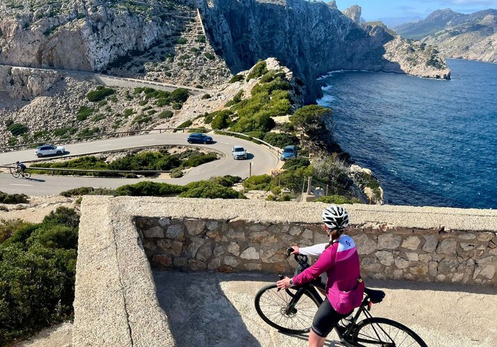 Februárové serpentíny a modré zátoky - Mallorca na bicykli