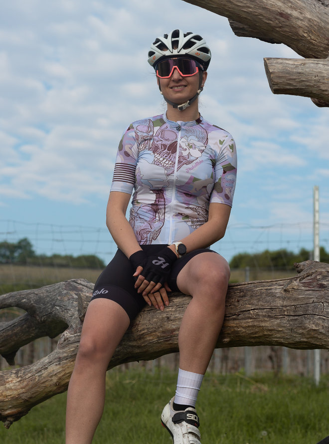 CONFIDENT ELITE LADY